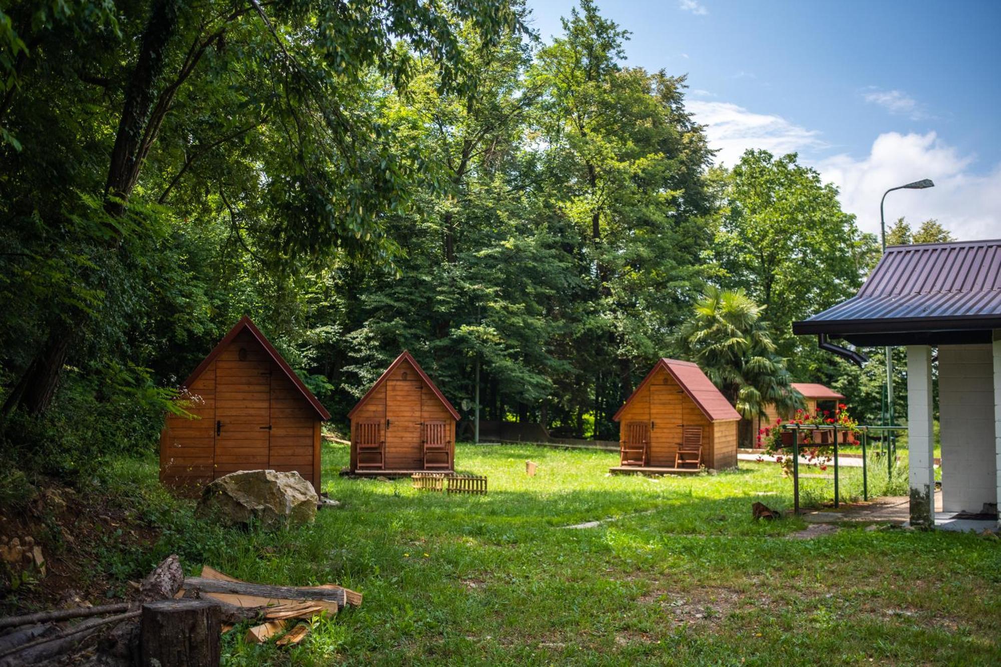 Koca Sredi Gozda Hotel Kanal Kültér fotó